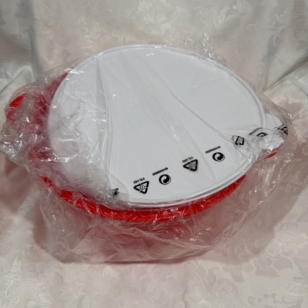 NEW in Package - Tupperware Jumbo Bowl - Red with White Seal - Picture 10 of 10